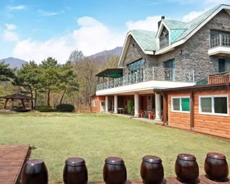 Gapyeong Edensia Byuljang Pension - Gapyeong - Building