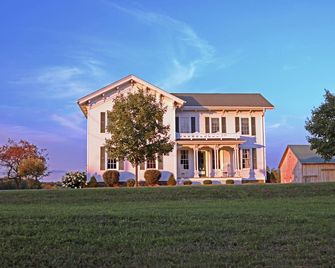 Sanctuary Inn - a stylish country house - Pulaski - Gebouw