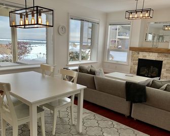 Stunning Lakefront Views. Beautiful, Ground Floor Unit. Lighthouse Point. - Collingwood - Salle à manger