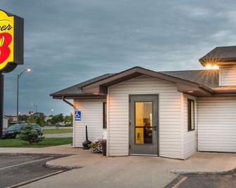 Super 8 by Wyndham Jamestown - Jamestown - Bygning