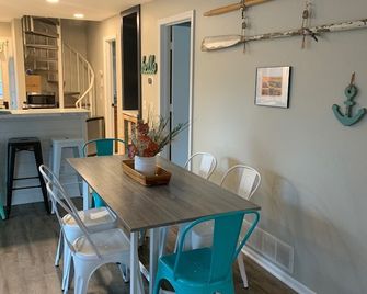 Sunset Mimosa at North Beach - Stunning Lake Views! 3br-2+ba! Monroe Park! - South Haven - Dining room