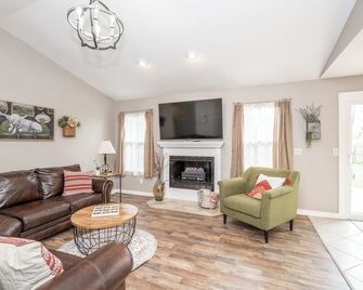 Main Street Cottage For 6 - Monroe - Sala de estar
