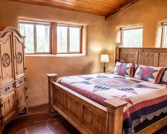 Book 4 cabins with Private River Access to the Nueces River - Camp Wood - Bedroom