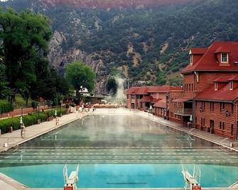 Embrace Glenwood Springs! Pool, Free Breakfast, Pets Allowed, Free Parking! - Glenwood Springs - Bazén
