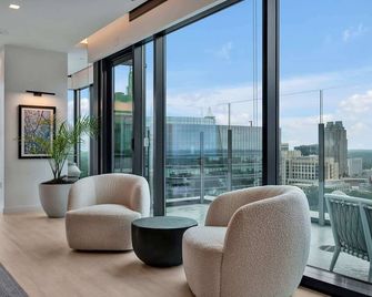 High-Rise Apt Raleigh Free Parking & Sunset View 1 - ראליי - סלון