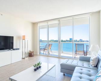 Cozy condo w/ bay views | 150Mbps WIFI + Parking - Sunny Isles Beach - Salon