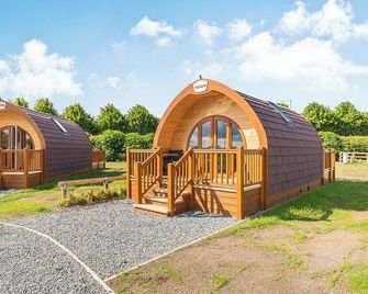 High Farm Deluxe Pod - Beverley