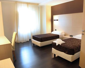 Hotel Sogni D'Oro Airport - למציה טרמה - חדר שינה