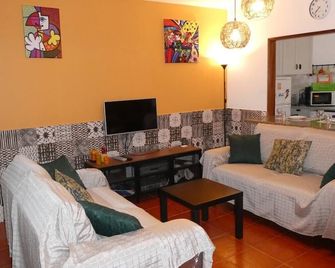 On the Costa Vicentina, Rogil, the perfect place to recharge your batteries - Rogil - Living room