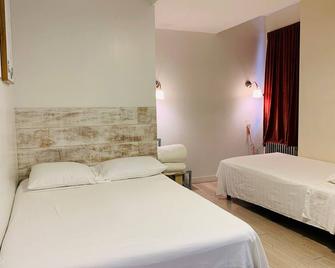 Kamway Lodge & Travel - Hostel - Queens - Phòng ngủ