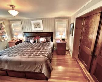 Renovated Charming Log Cabin on 4 Acres in Jacksonport - Egg Harbor - Schlafzimmer