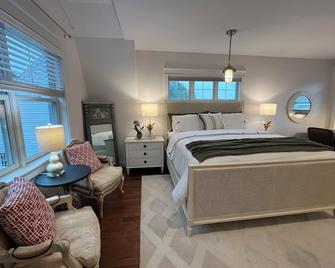 Ocean Views, Rooftop Deck, Hot Tub, New Back Deck! 3-Min Walk To Willard Beach - South Portland - Bedroom