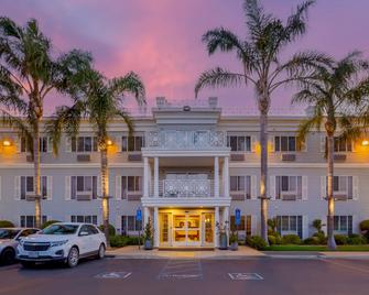 Best Western Luxury Inn - Tracy - Edificio
