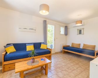 Auguière West, house in the heart of the vineyard - Hyères - Living room