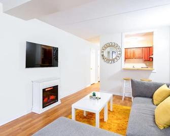 Bright Modern 2 BR Walk-in Apt - Brooklyn