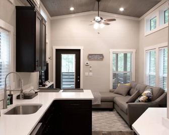 The Goat House at The Retreat at Deer Lick Falls - Monteagle - Salon