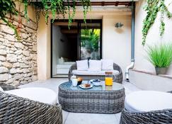 Le Patio Carreterie - Maison chaleureuse avec Jacuzzi Extérieur Privatif - Primée pour sa déco - Avignon - Patio