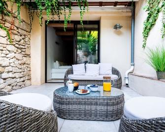 Le Patio Carreterie - Maison chaleureuse avec Jacuzzi Extérieur Privatif - Primée pour sa déco - Avignon - Patio