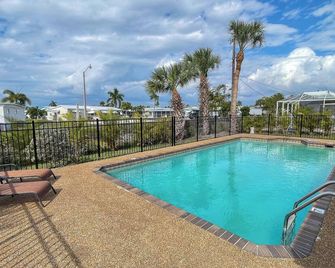 Summerwind Studios - Fort Myers - Pool