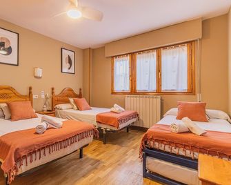 Hostal Valle De Tena - Sabiñánigo