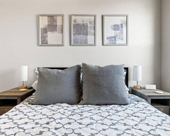 Quiet, Close to Boise/Nampa! Theme Park and Top Golf! Plenty of Shops/Food/Fun! - Meridian - Bedroom