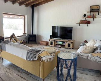 Impeccable 3-Bed House in Portel - Portel - Sala de estar