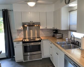 Cheerful 2 Bedroom House with off street parking - Seneca Falls - Küche