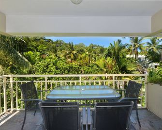 Latitude 16 Driftwood Mantaray on Macrossan - Port Douglas - Balcone