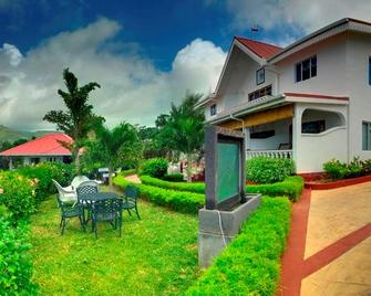 Le Relax Hotel and Restaurant - Anse Royale