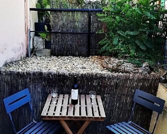 Cozy House In The Heart Of The Corbières, Near The Cathar Castles And Beaches - Cascastel-des-Corbières - Patio