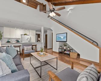 Kihei Resort 227E - Kīhei - Living room