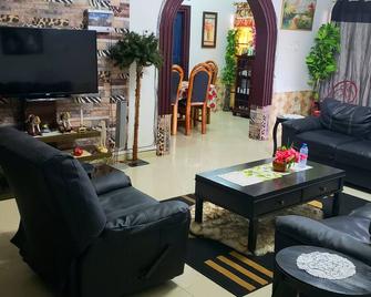 Classy Holiday Villas With Pool in Accra, Ghana - Tema - Living room
