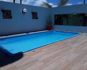 Casa com Piscina e Churrasqueira e excelente Localização em Piuma - Santa Maria (Bulacan) - Zwembad