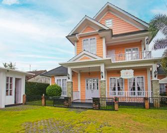 Capital O 92559 Sweet Peach House - Senggigi - Edificio