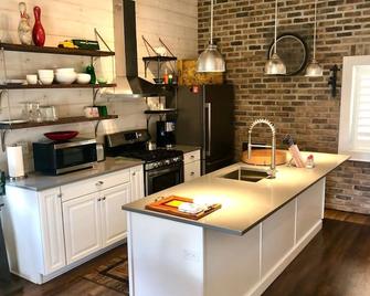 Stones Throw Retreat In Downtown Lewisburg - Lewisburg - Keuken