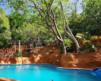 Lenca World - Coxen Hole - Uima-allas