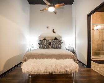 Moody Loft Rooftop&gym Rivermarket/Dt - Kansas City - Bedroom