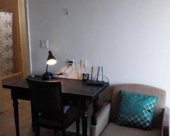 Beautiful island getaway, close proximity to popular beaches and historic site C - Camps - Sala de jantar