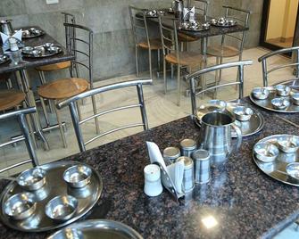 Hotel Heena Plaza - Ābu Road - Restaurante