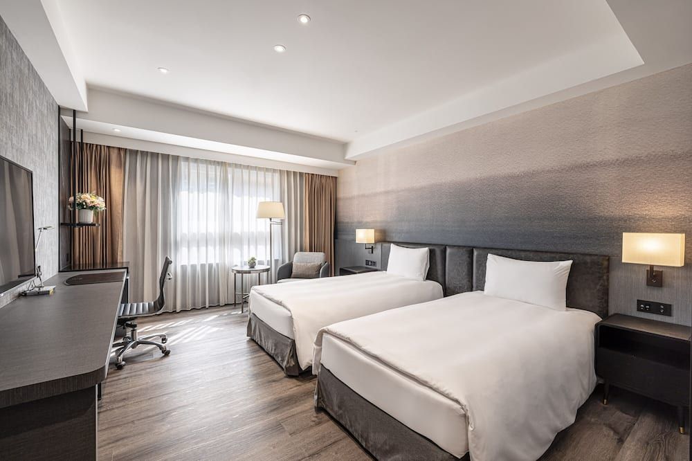 Lakeshore Hotel Metropolis