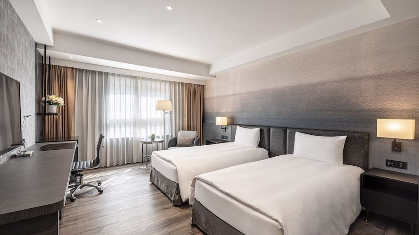 Lakeshore Hotel Metropolis