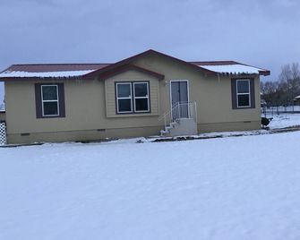 Spacious 4 seasons 3 bedroom 2 bathrooms for 1 great getaway. - Springerville - Budova