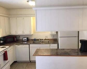 Quiet townhouse close to Fort Sill! - Lawton - Kitchen