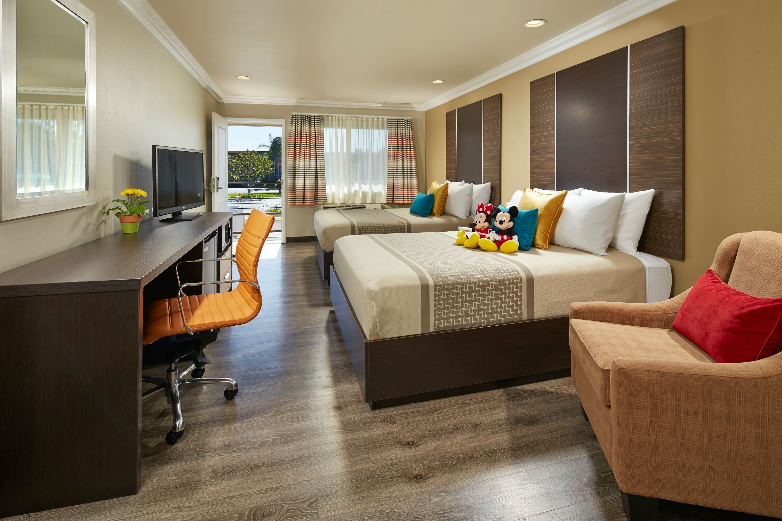 Eden Roc Inn & Suites thumbnail 2
