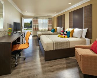 Eden Roc Inn & Suites - Anaheim - Bedroom
