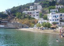 Alkistis Cozy By The Beach Apt. in Ikaria Island, Therma Ground Floor - Agios Kirykos - Spiaggia