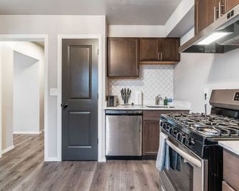 Lovely Private Studio Freshly Renovated Downtown 7 - Tacoma - Kitchen