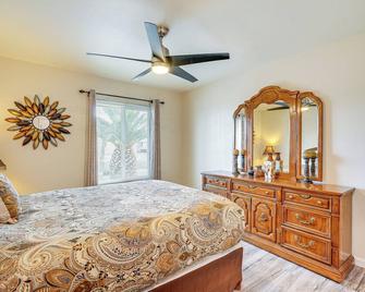 Screened Porch and Gas Grill Sun Valley Home! - Sun City - Habitación