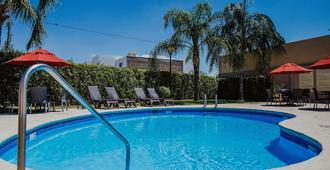 Hampton Inn by Hilton Torreon-Airport Galerias - Torreón - Pool