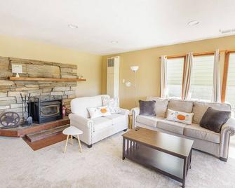 Lakeview Haven House - Klamath Falls - Living room